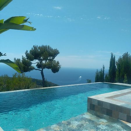 Eze - Appartement Dans Bas De Villa Avec Piscine Pres De Monaco Bagian luar foto