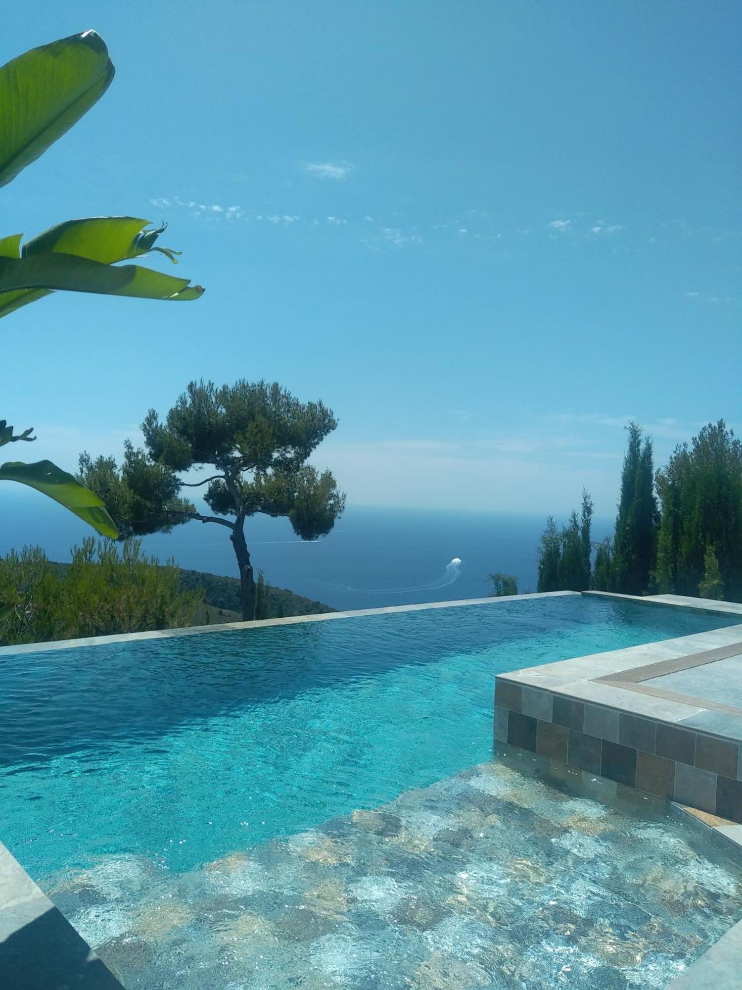 Eze - Appartement Dans Bas De Villa Avec Piscine Pres De Monaco Bagian luar foto