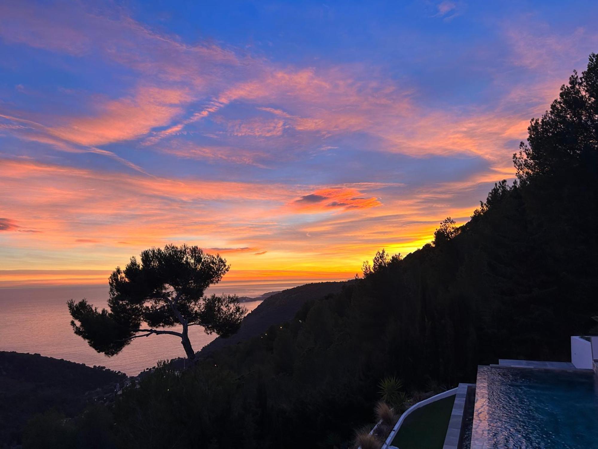 Eze - Appartement Dans Bas De Villa Avec Piscine Pres De Monaco Bagian luar foto