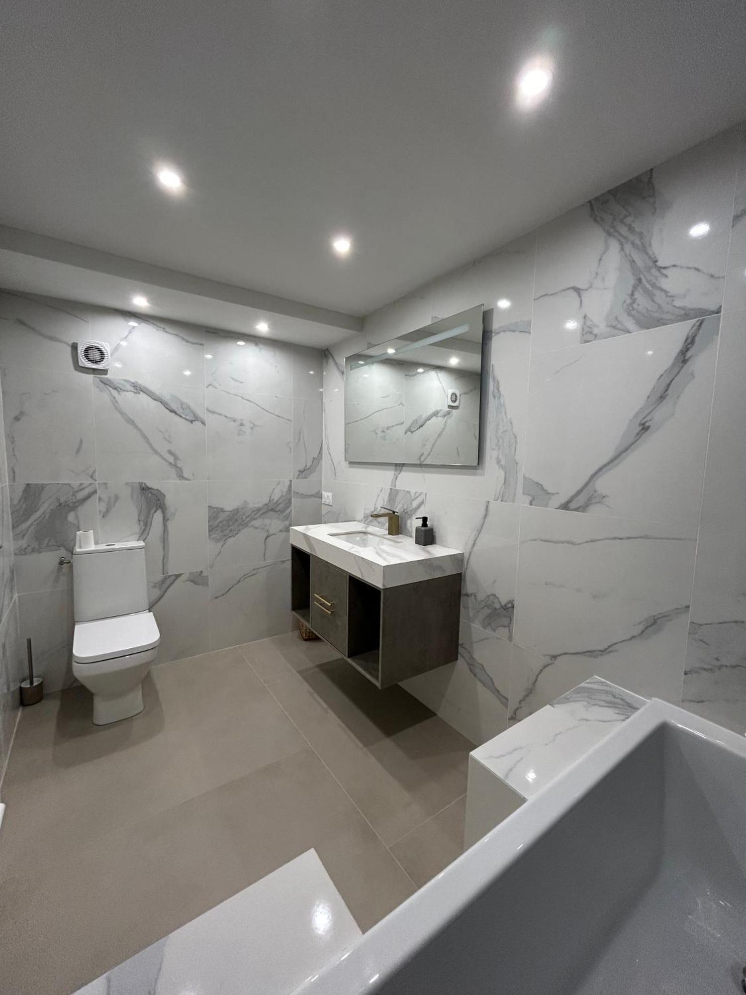 Eze - Appartement Dans Bas De Villa Avec Piscine Pres De Monaco Bagian luar foto