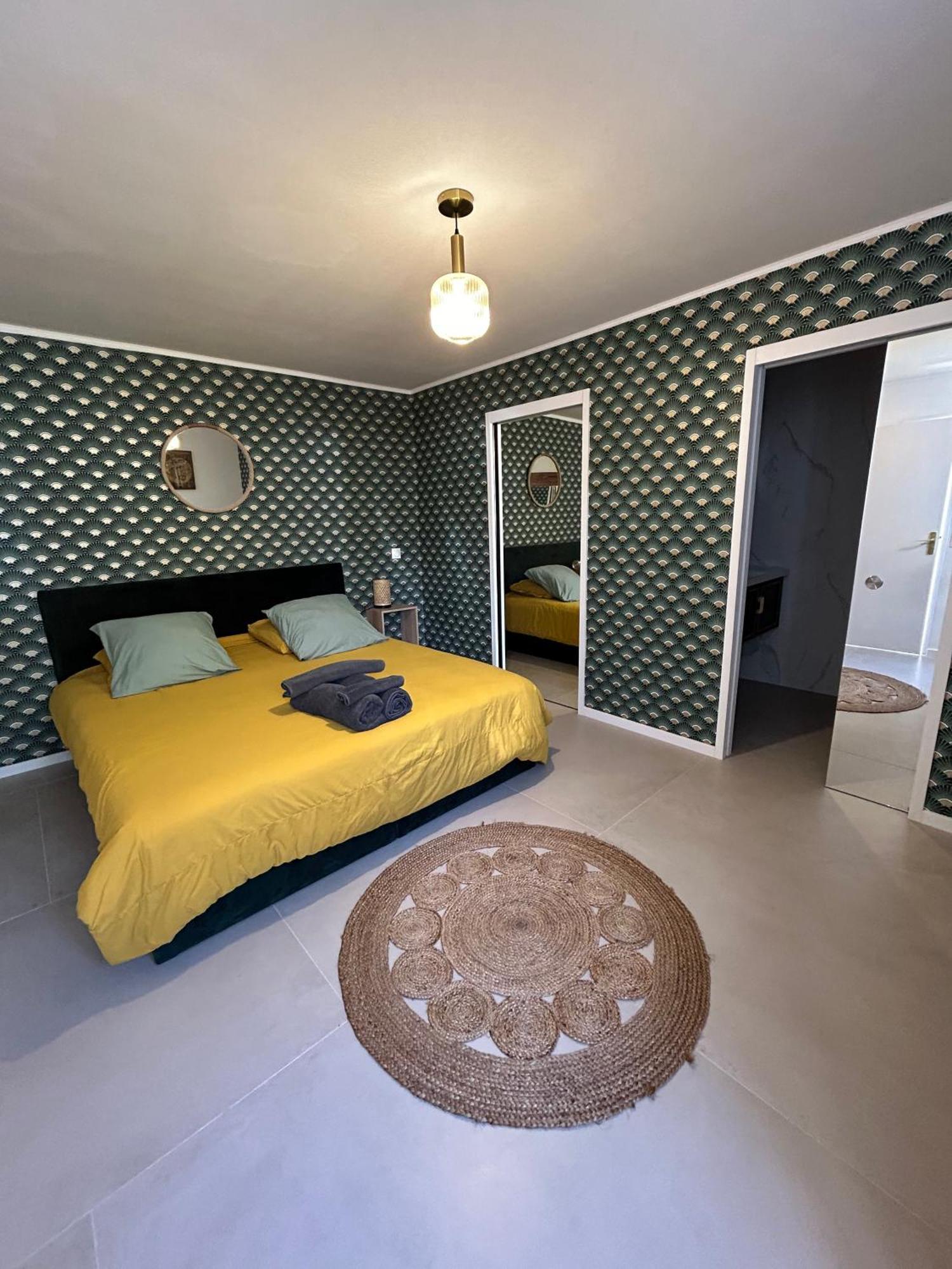 Eze - Appartement Dans Bas De Villa Avec Piscine Pres De Monaco Bagian luar foto