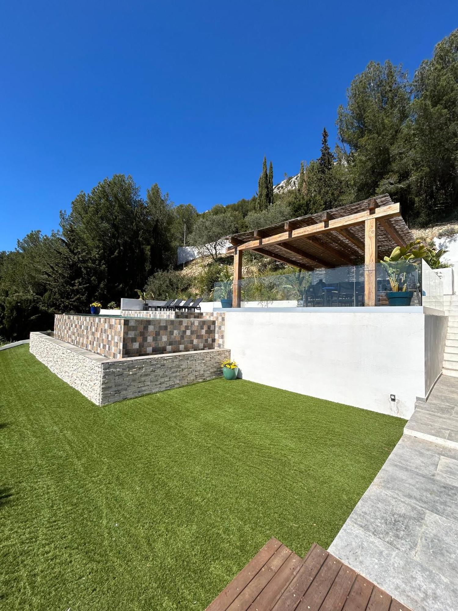 Eze - Appartement Dans Bas De Villa Avec Piscine Pres De Monaco Bagian luar foto