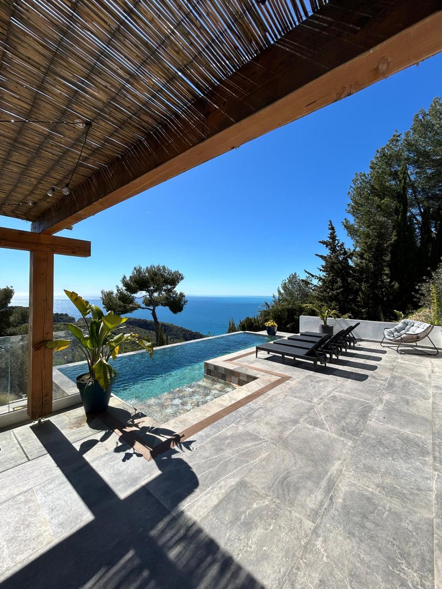 Eze - Appartement Dans Bas De Villa Avec Piscine Pres De Monaco Bagian luar foto